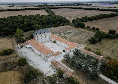 Vue aérienne du Château de la Bone